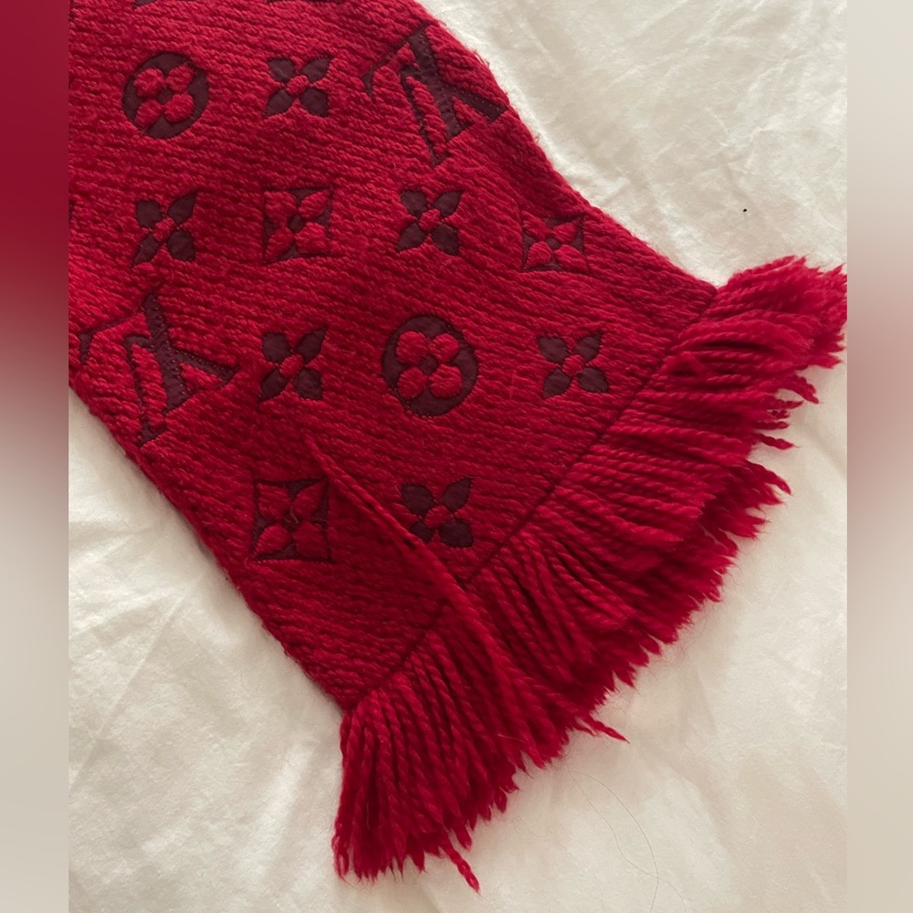 Louis Vuitton scarf